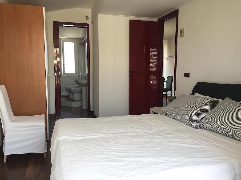 La Casa Di Teseo Apartment Cannizzaro 0*,  Italy